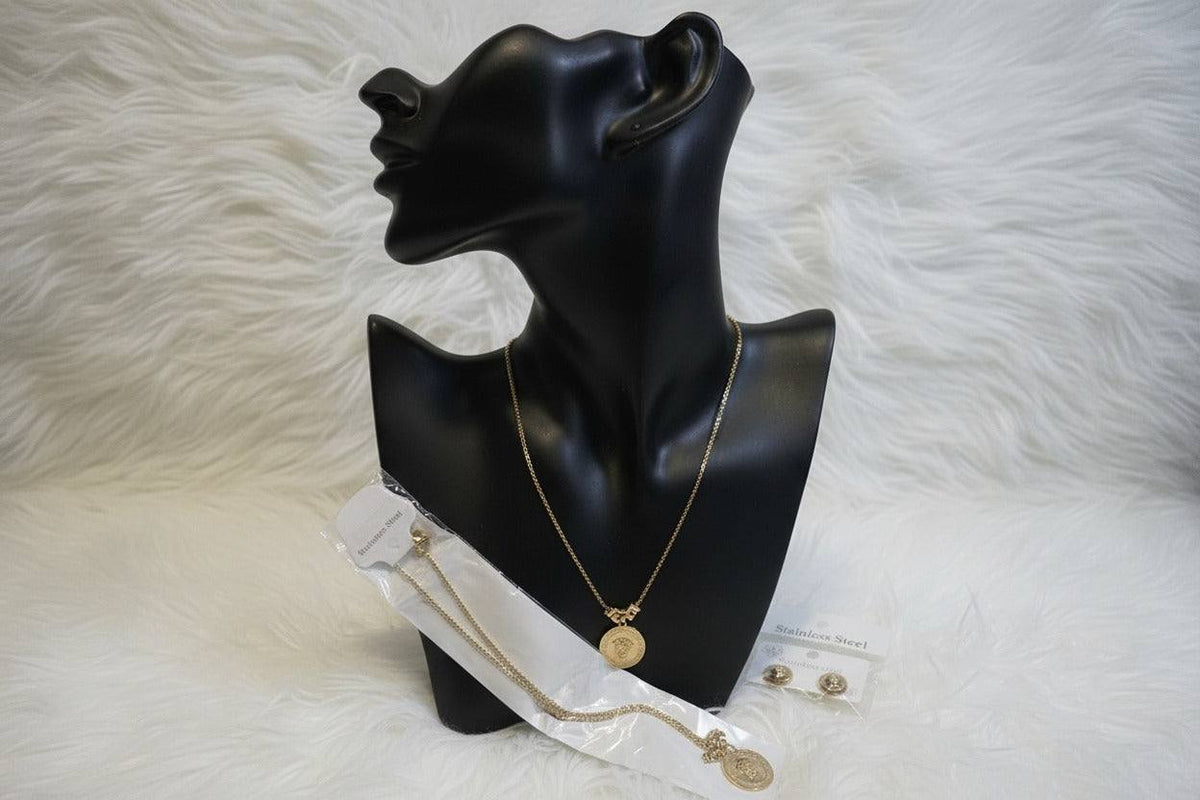 Bentix Brazilian Gold jewelry set featuring a necklace with pendant and matching earrings, showcasing elegant gold craftsmanship.