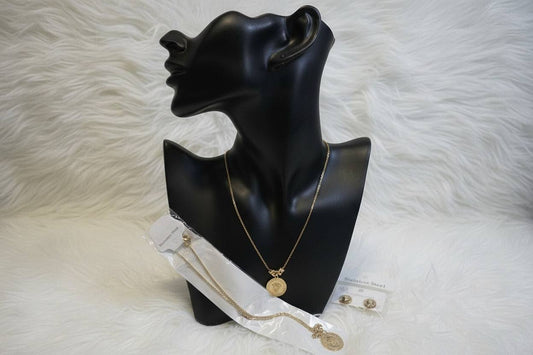Bentix Brazilian Gold jewelry set featuring a necklace with pendant and matching earrings, showcasing elegant gold craftsmanship.